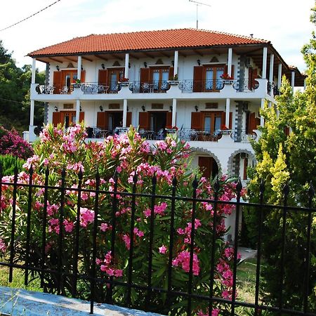 Pantheon Studios & Apartments Лименария Екстериор снимка