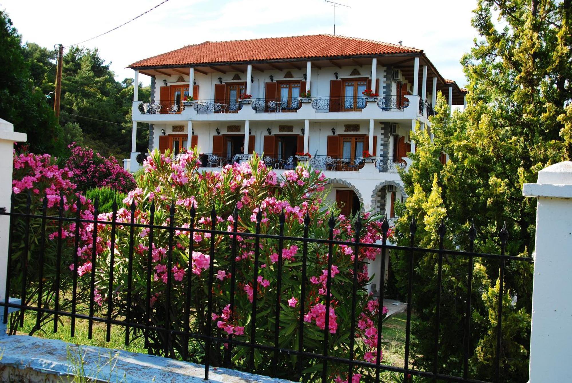 Pantheon Studios & Apartments Лименария Екстериор снимка